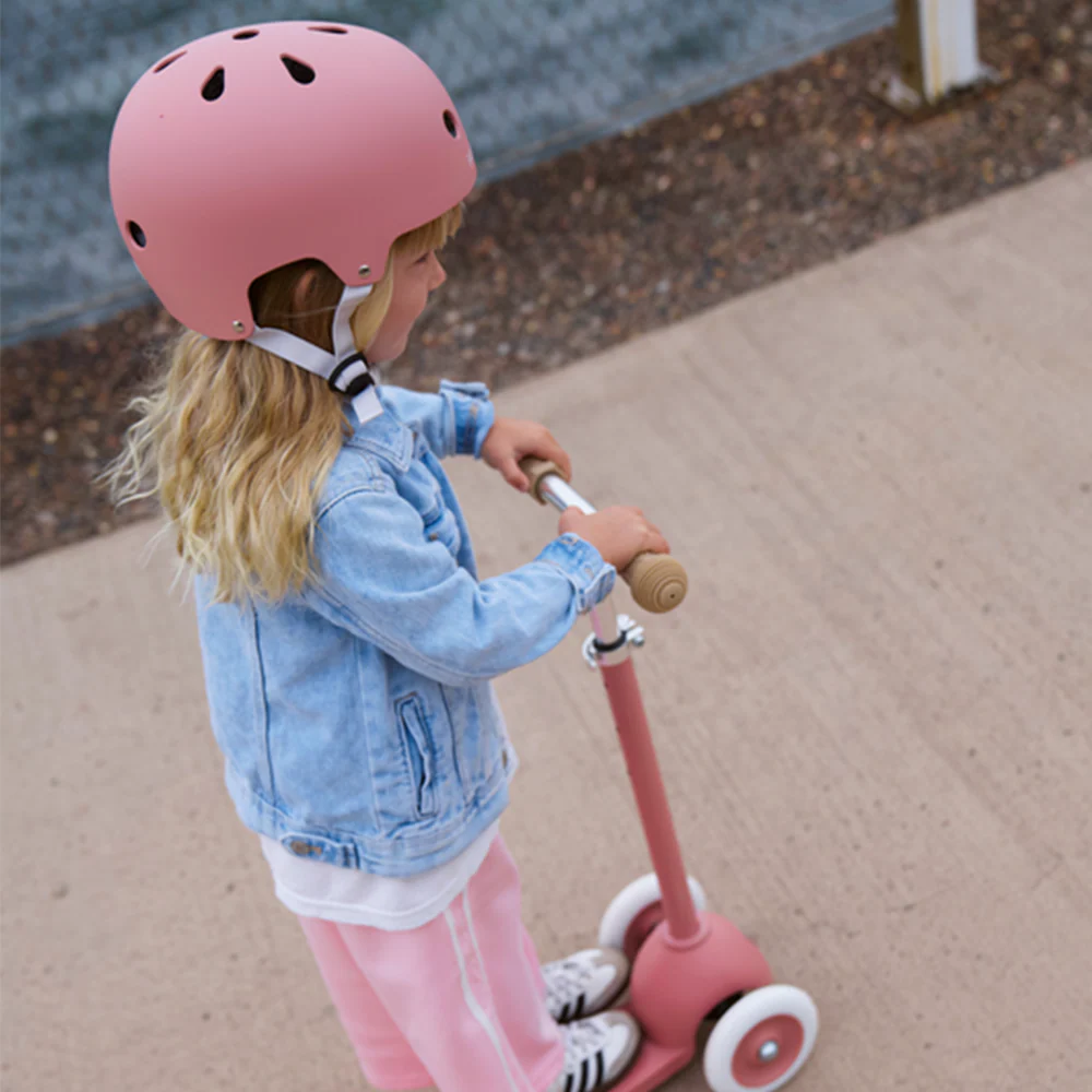 Banwood  Kinderhelm  'Eco' Raspberry - Image 2
