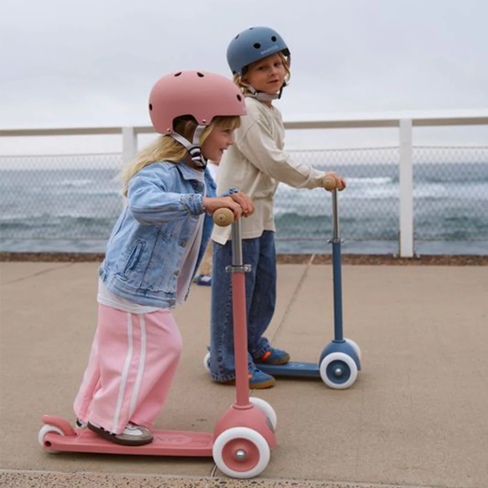 Banwood  Scooter 'Vintage Eco' Raspberry - Image 10