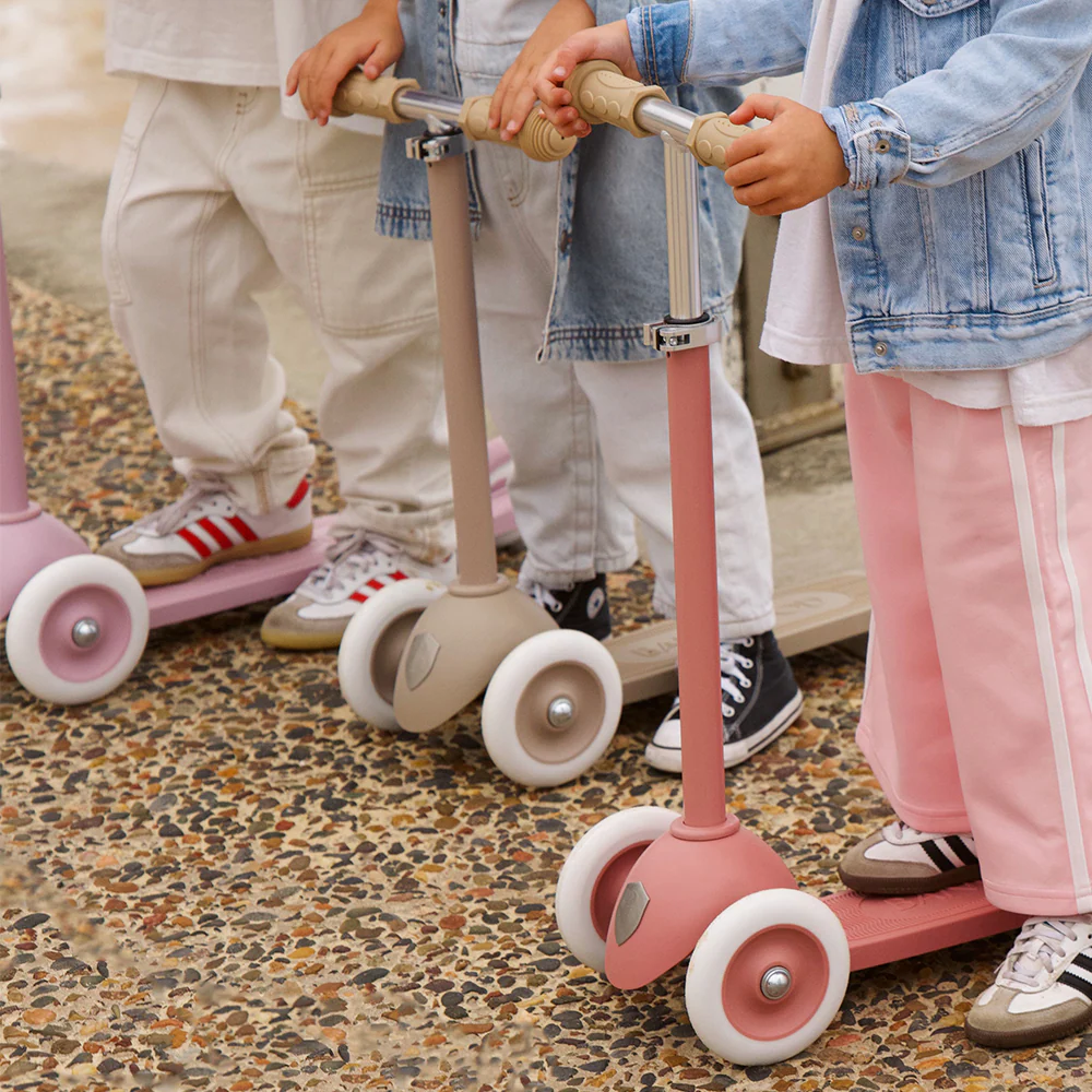 Banwood  Scooter 'Vintage Eco' Raspberry - Image 14