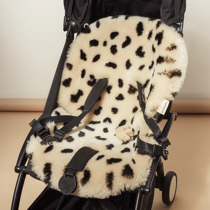 BINIBAMBA Schaffell-Sitzauflage Leopard Peanut - Image 3
