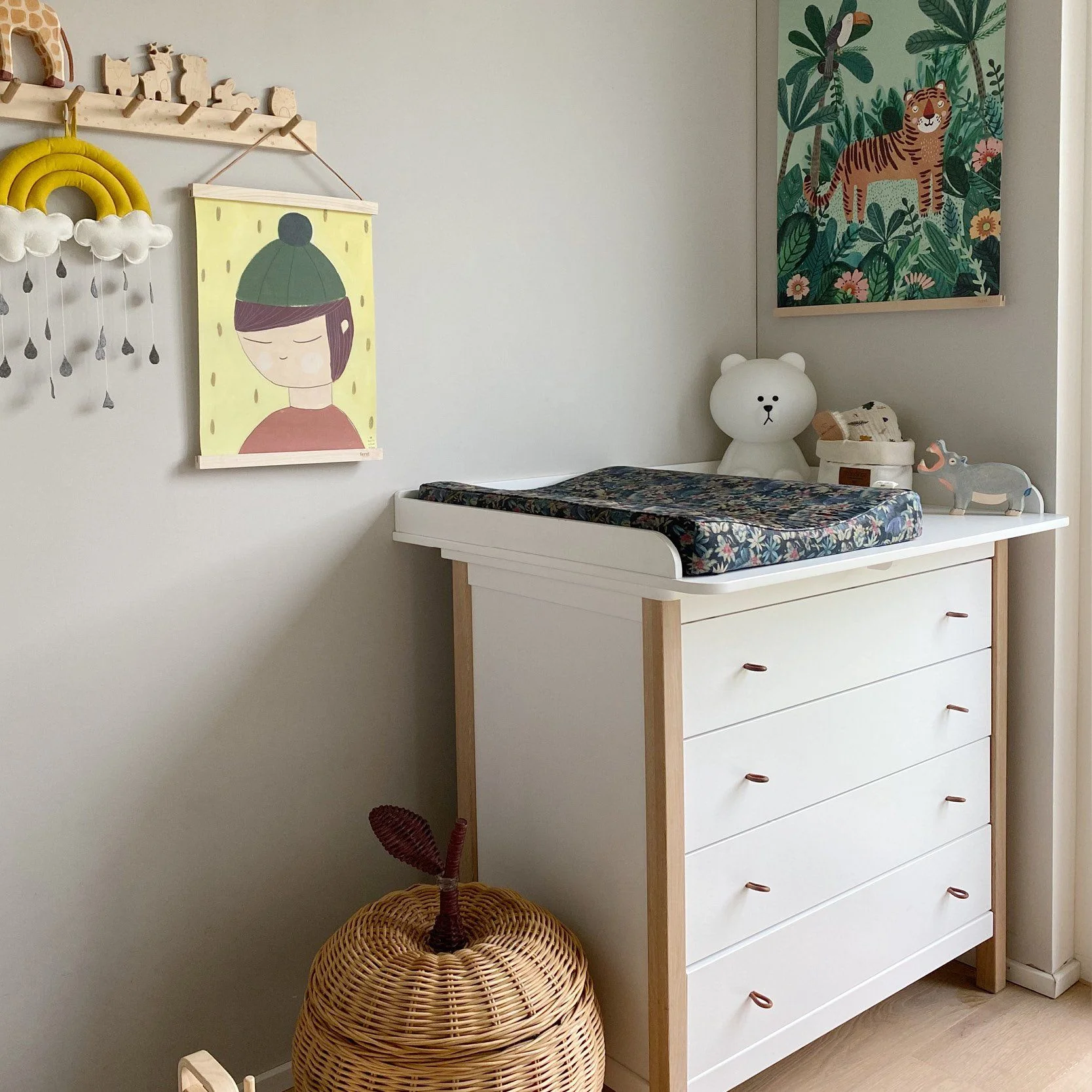 Farrow & Ball  Estate Emulsion  Cornforth White 228 - Image 3