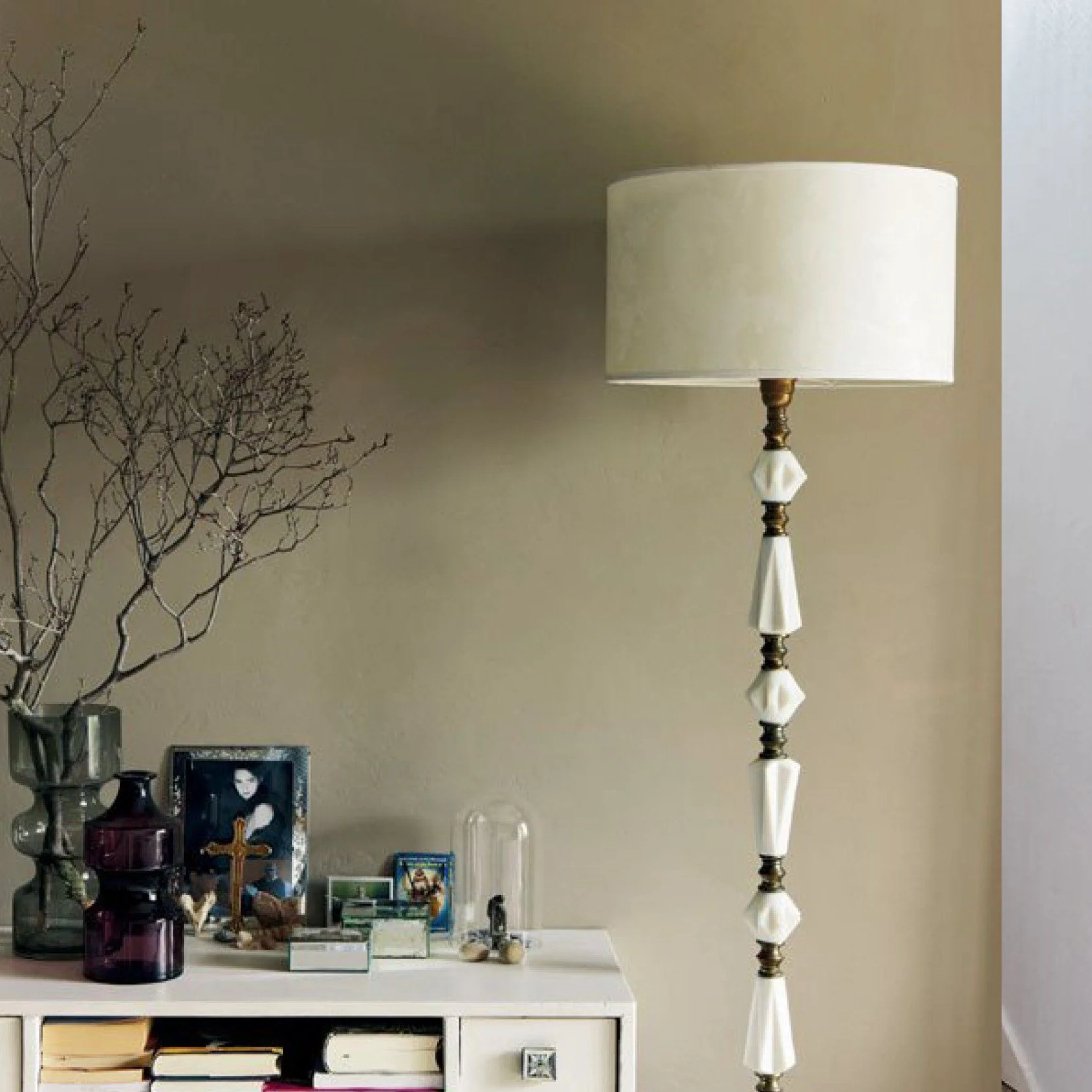 Farrow & Ball  Estate Emulsion  Light Gray 17 - Image 2