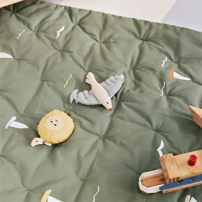 Dear April Bestickte Spielmatratze 'Meri' Sailboats - Image 3