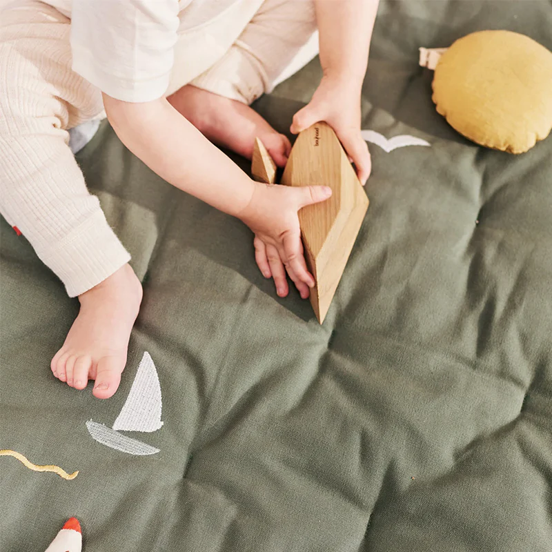 Dear April Bestickte Spielmatratze 'Meri' Sailboats - Image 4