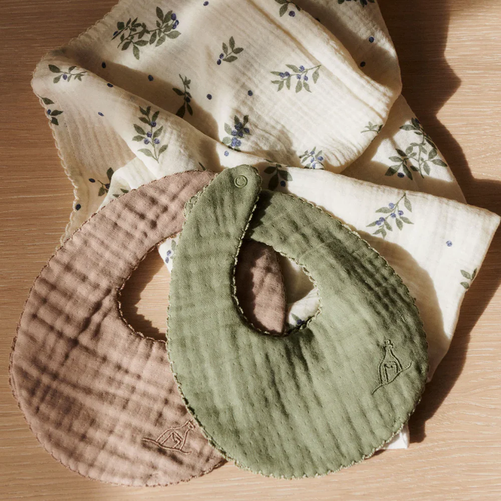 Dear April Musselin Lätzchen 2er-Set 'Koa' Forest Green/Little Mouse - Image 2