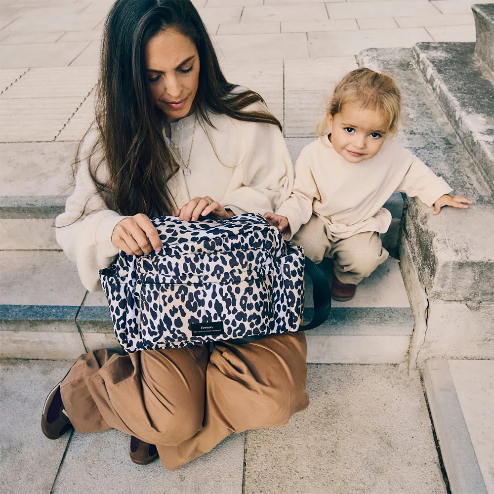 Finnsøn  Eco Oversized Kinderwagen Organizer mit Kinderwagenclips 'FREYA'  Leopard - Image 2