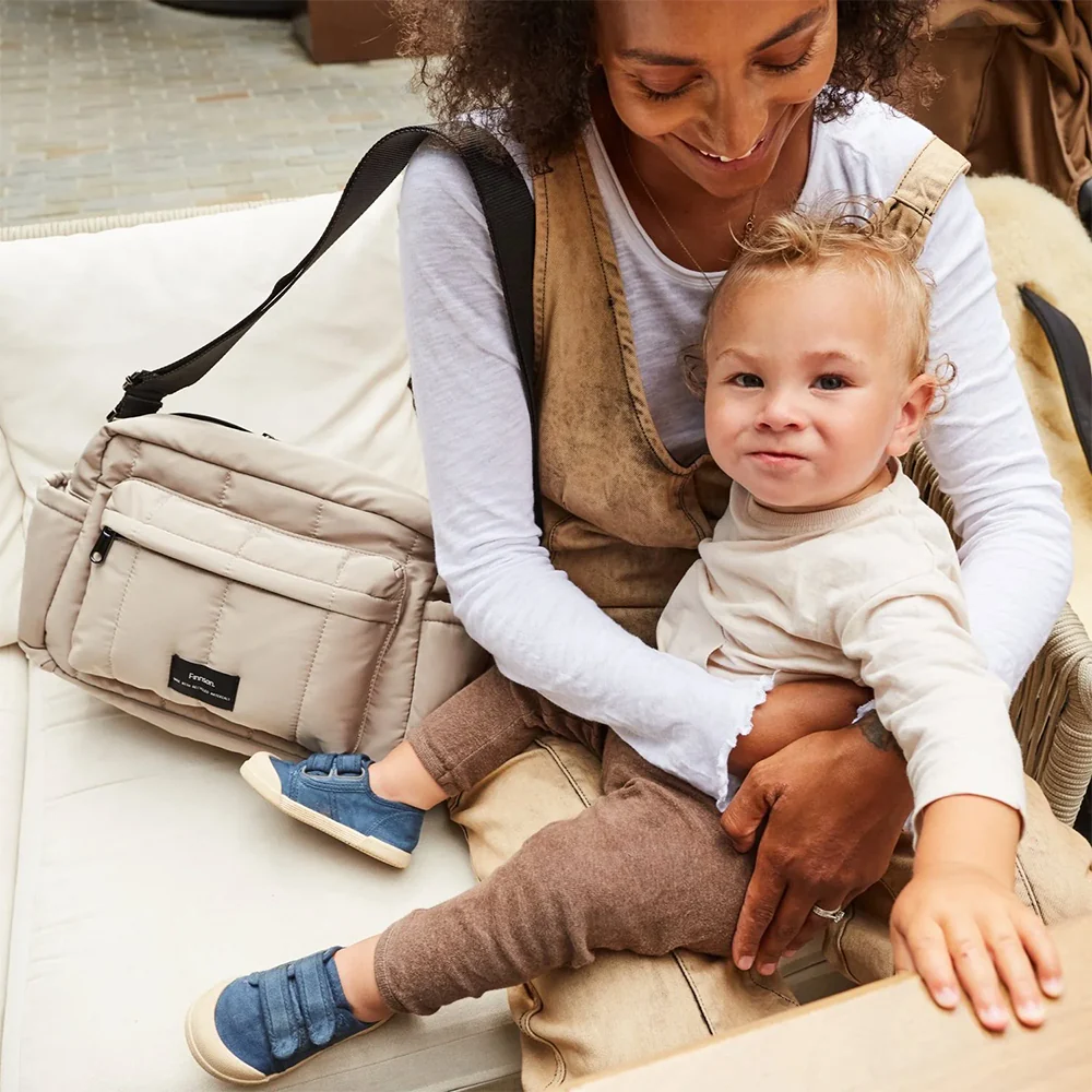 Finnsøn  Eco Oversized Kinderwagen Organizer mit Kinderwagenclips 'FREYA' Taupe - Image 2