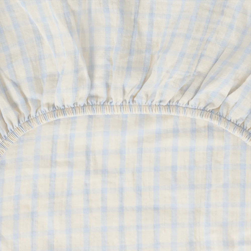 Garbo & Friends Musselin Fixleintuch 70 x 140 cm Gingham Sky Blue - Image 4