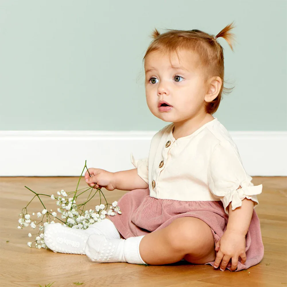 GoBabyGo Rutschfeste Grip-Socken aus Bambus Off White - Image 4