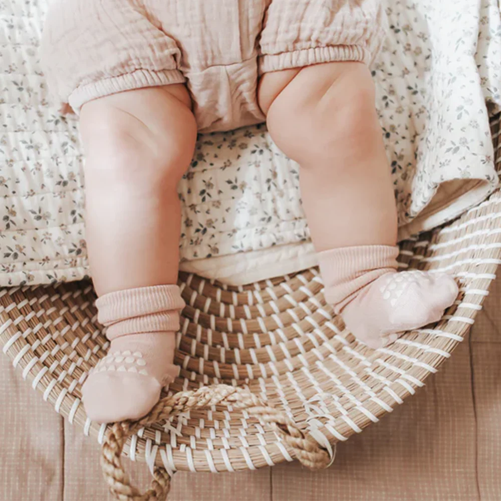 GoBabyGo Rutschfeste Grip-Socken aus Bambus Soft Pink - Image 2