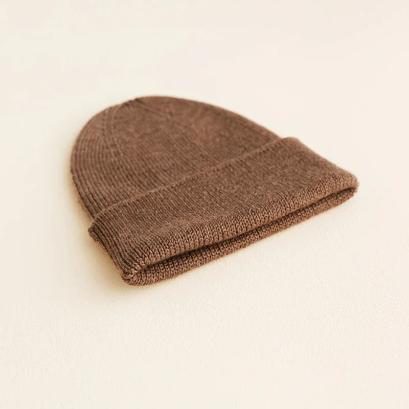 Hvid Newborn Beanie Fonzie Mocha - Image 3