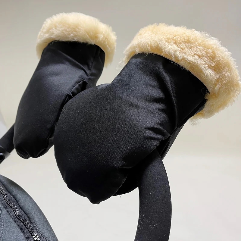 Kaiser  Lammfell Kinderwagen Handschuhe 'Stroller Mitt'  Black - Image 3