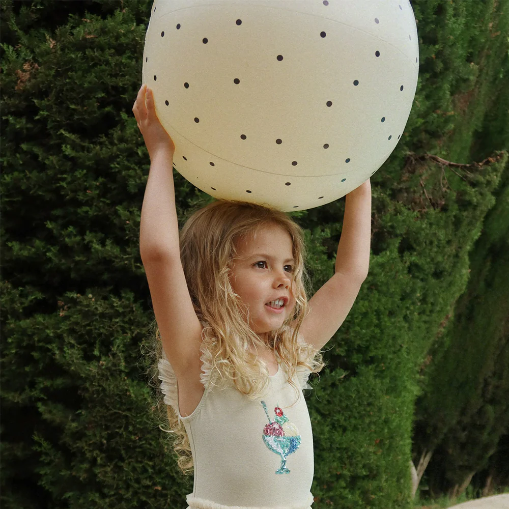 Konges Sløjd  Aufblasbarer Strandball Navy Dots - Image 2