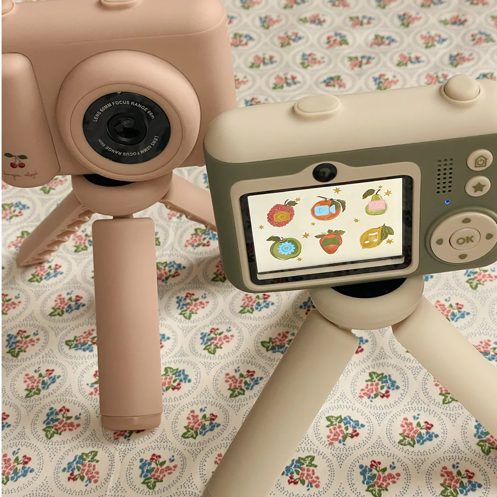 Konges Sløjd Kamera mit Stativ 'My First Camera' Lemon - Image 2