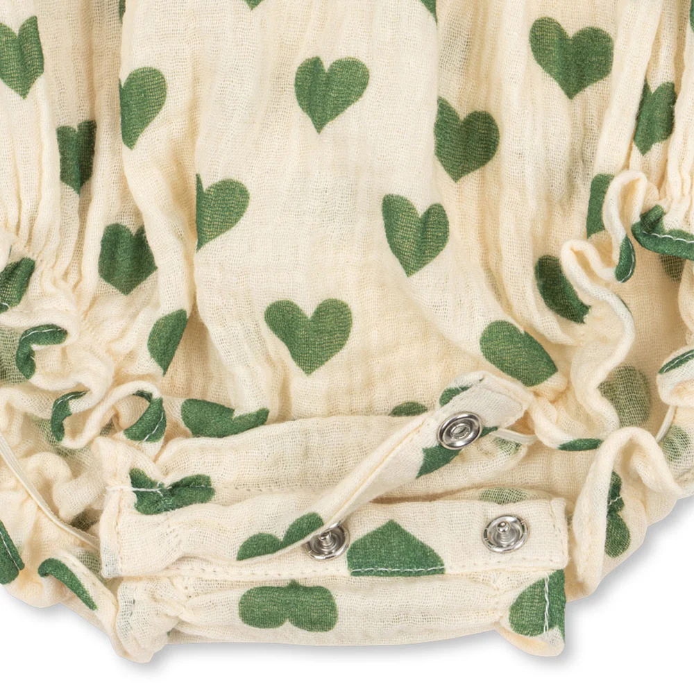 Konges Sløjd Musselin Strampler 'Coco Frill' Amour Verde - Image 4