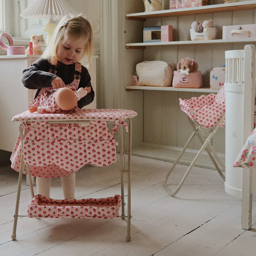 Konges Sløjd Puppen Wickeltisch Rosie Rose - Image 2