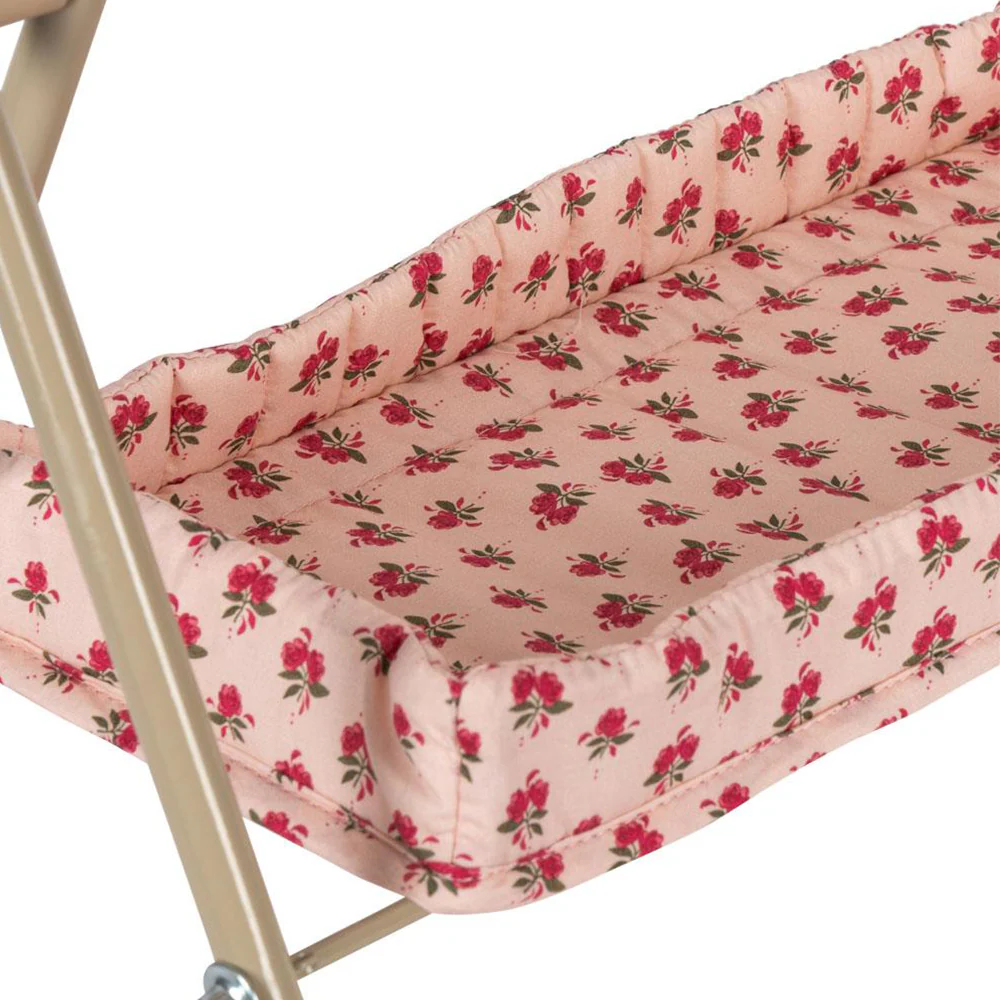 Konges Sløjd Puppen Wickeltisch Rosie Rose - Image 4