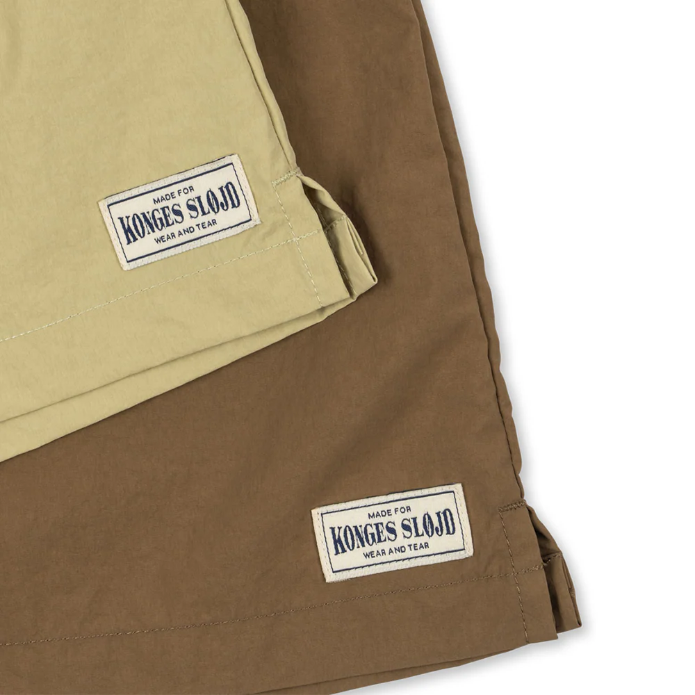 Konges Sløjd Shorts 2er-Set für Erwachsene 'Acty Mommy'  Pale Olive Green/Ermine - Image 4