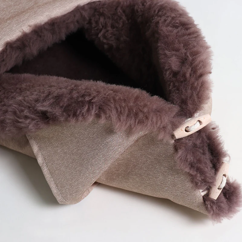 Lammfell Kinderwagenfusssack 'TOFFEE'  Sand Melange - Image 8