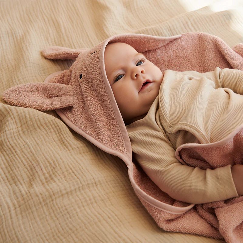 Liewood  Baby Kapuzenbadetuch Rabbit 'Albert'  Rose - Image 3