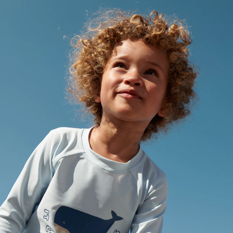Liewood UV-Badeshirt 'Noah' It Comes In Waves/Pure Sky - Image 4