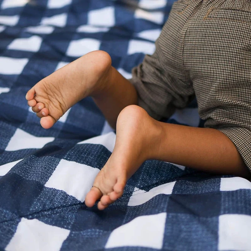 Little Unicorn  Picknickdecke Gross  Navy Plaid - Image 4