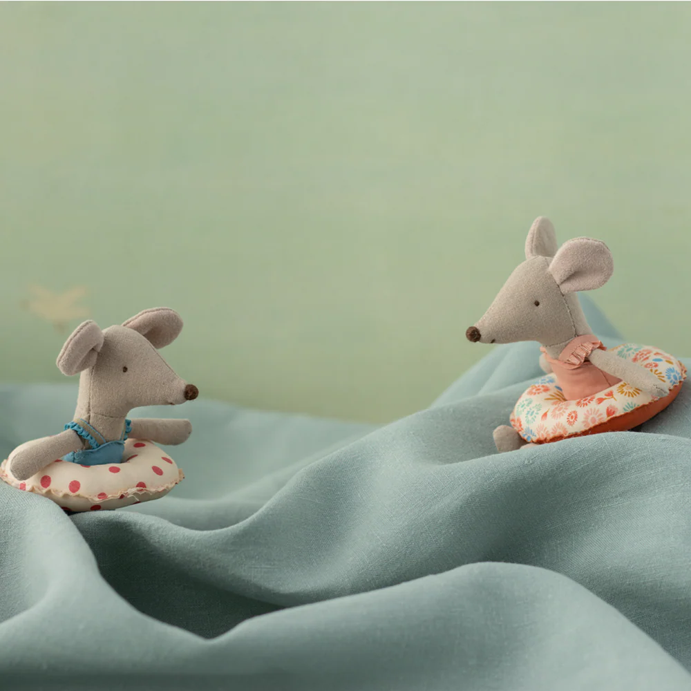 Maileg Strand Maus mit  Schwimmring 'Kleine Schwester' Flower - Image 2