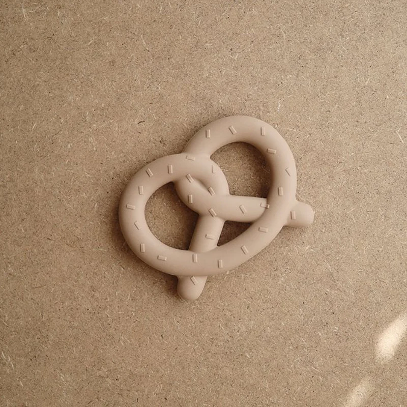 Mushie  Beissring Bretzel  Natural - Image 3
