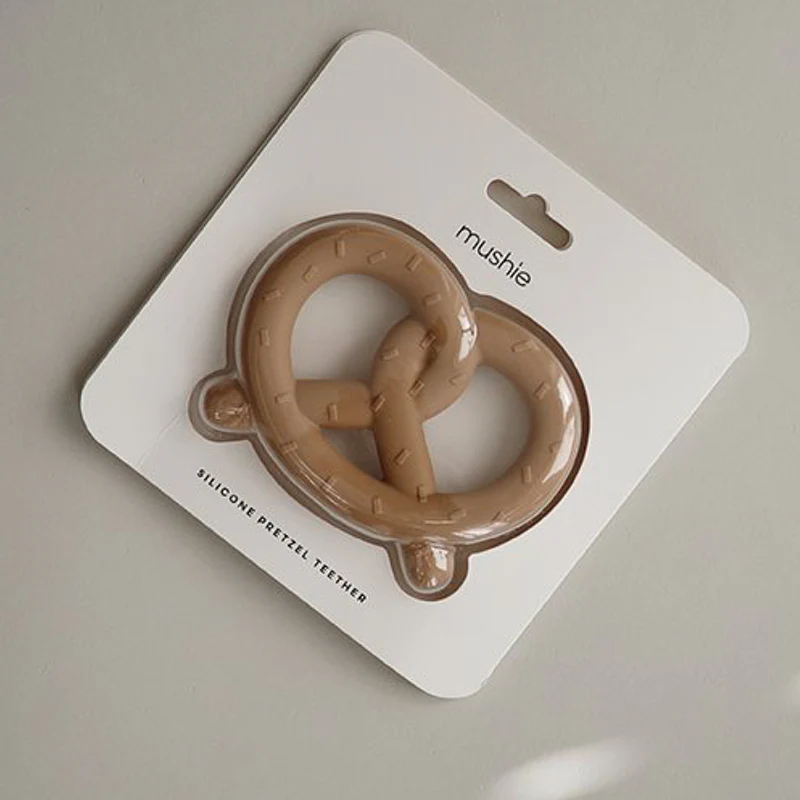 Mushie  Beissring Bretzel  Natural - Image 4