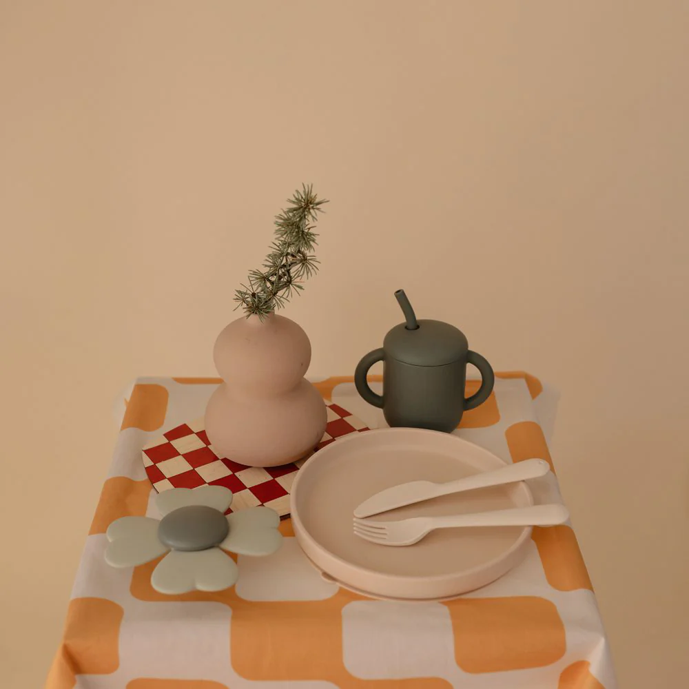 Mushie  Silikon Teller mit Saugnapf 'Classic' Shifting Sand - Image 5