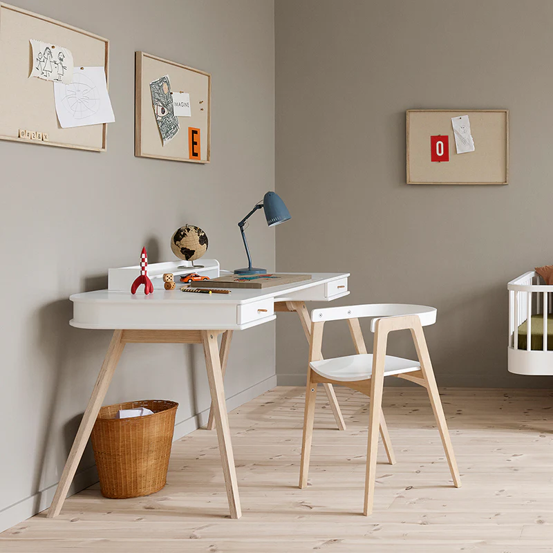 Oliver Furniture  Kinder Schreibtisch Wood 66cm & Armlehnstuhl Set  Weiss/Eiche - Image 12