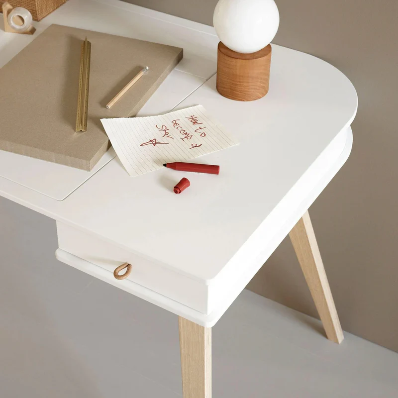 Oliver Furniture  Kinder Schreibtisch Wood 66cm & Armlehnstuhl Set  Weiss/Eiche - Image 6