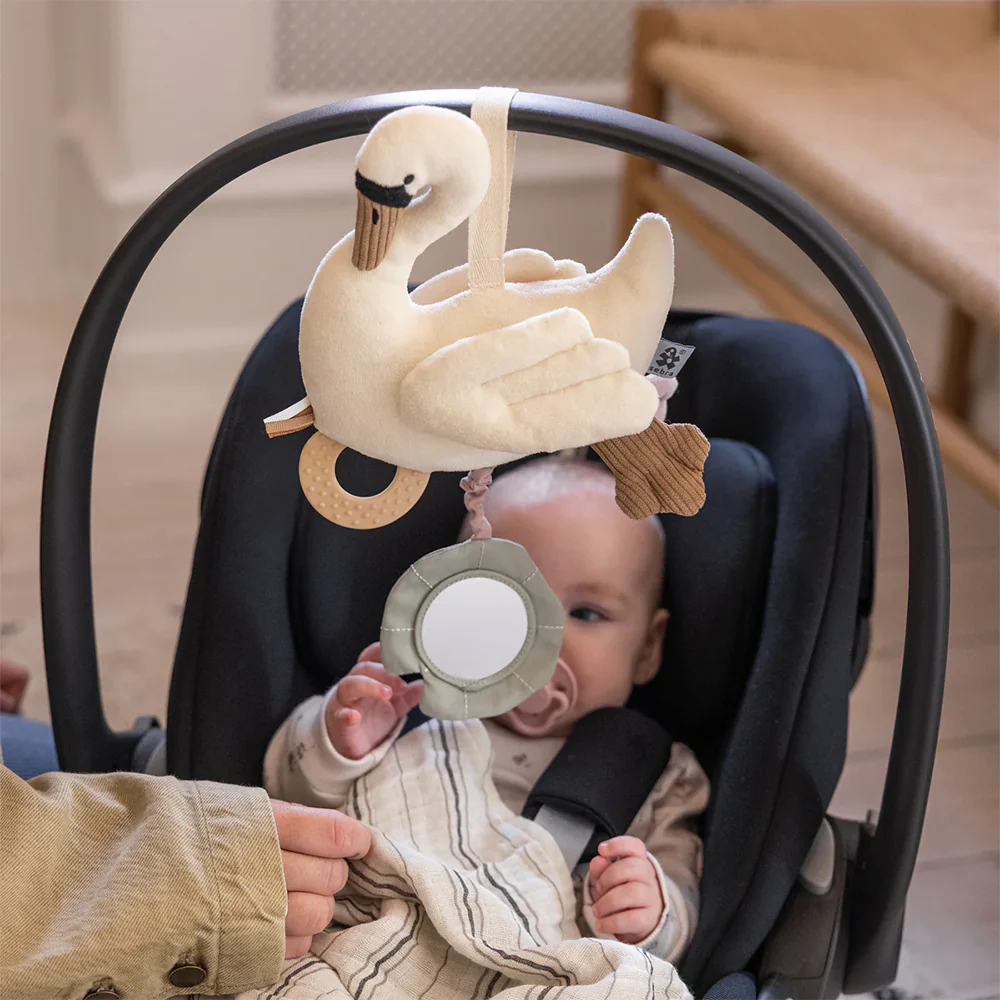 Sebra Aktivitätsspielzeug zum Aufhängen 'Schwan' Creamy White - Image 2