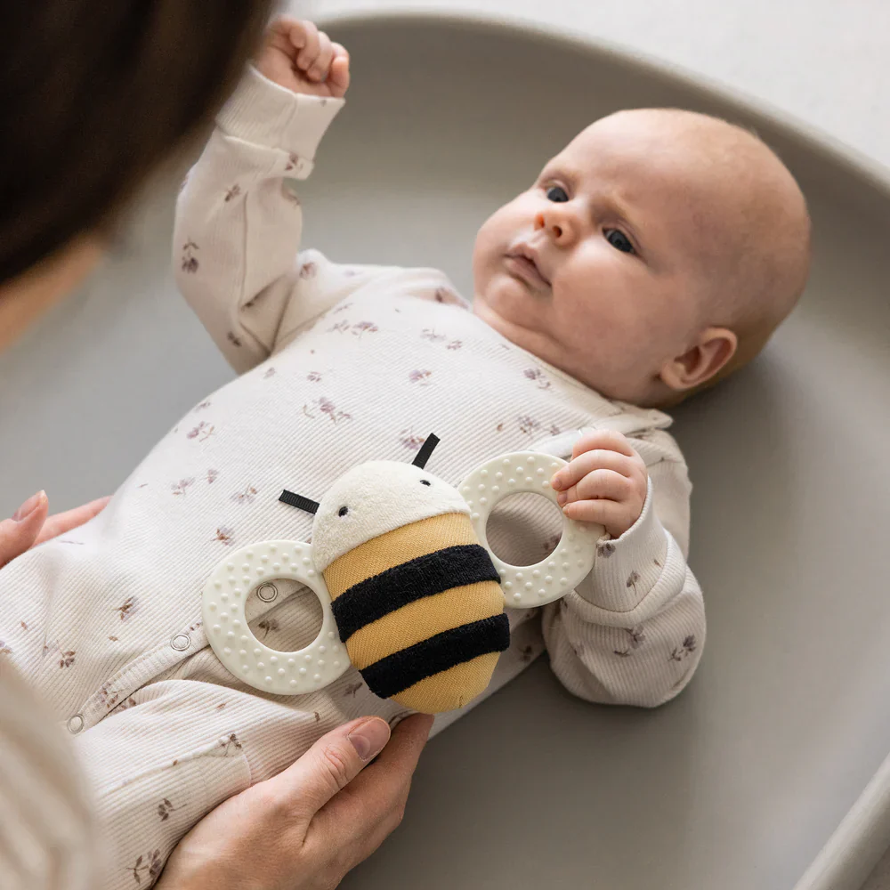 Sebra  Baby Aktivitiäts-Rassel Biene Billy - Image 3