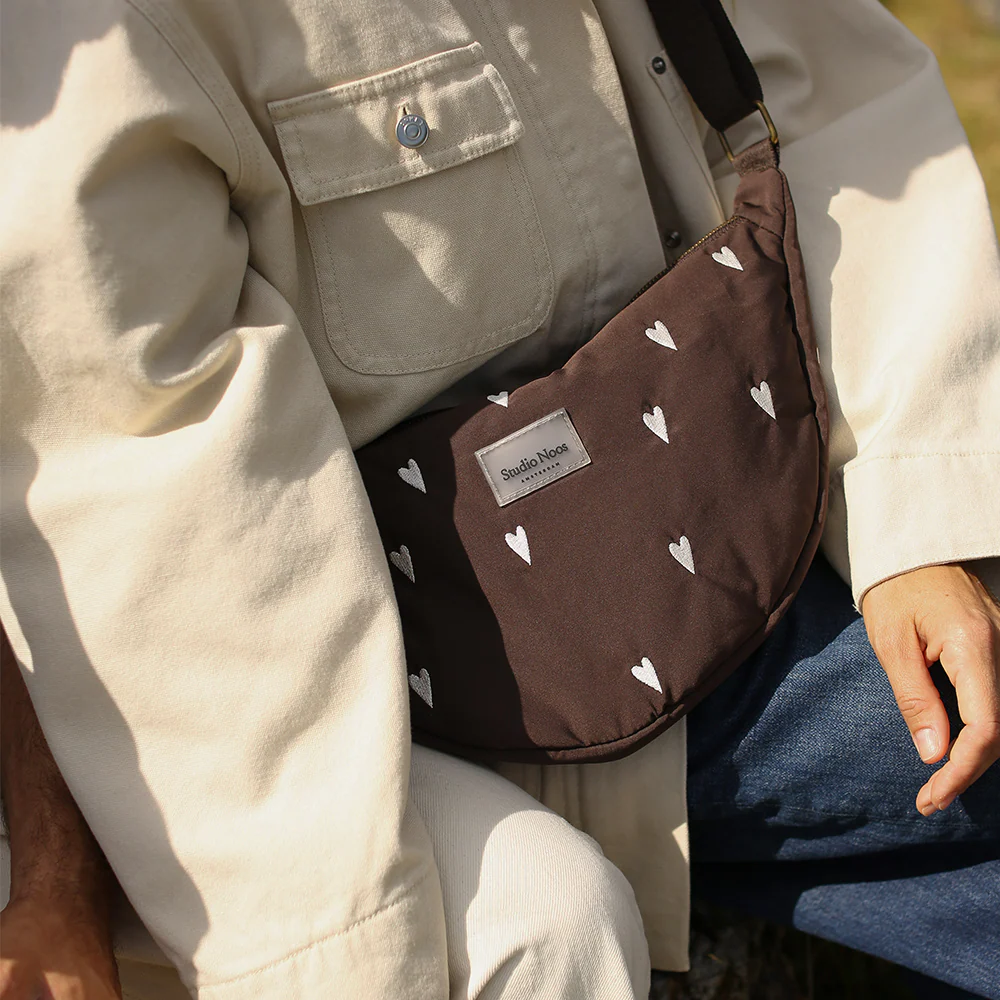 Studio Noos Gürteltasche für Erwachsene 'Puffy' Brown Hearts - Image 4